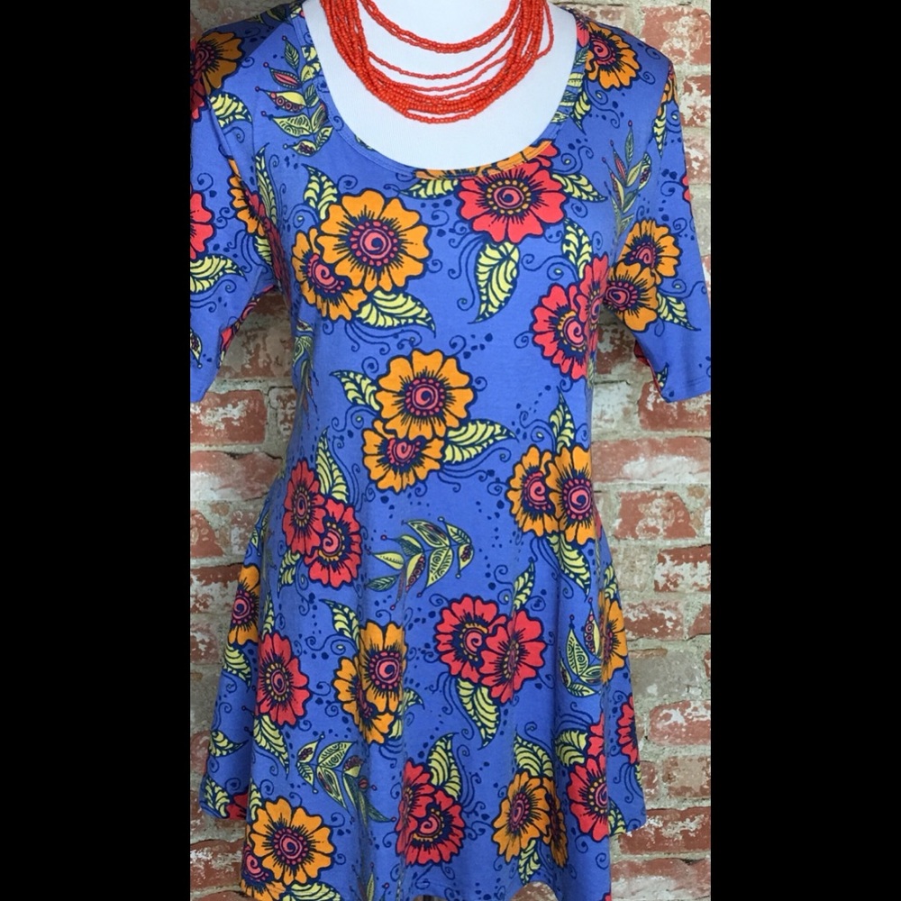 LuLaRoe Perfect Tee, new with tags M